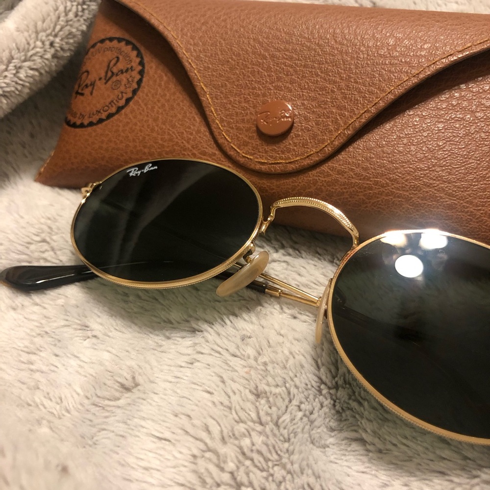 Ray-Ban Gold Frame Sunglasses with Green Lenses - Picture 4 of 9